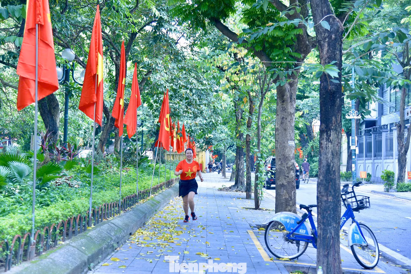 Hà Nội trong kỳ nghỉ 2/9: Phố yên bình, công viên tấp nập người dân - 2
