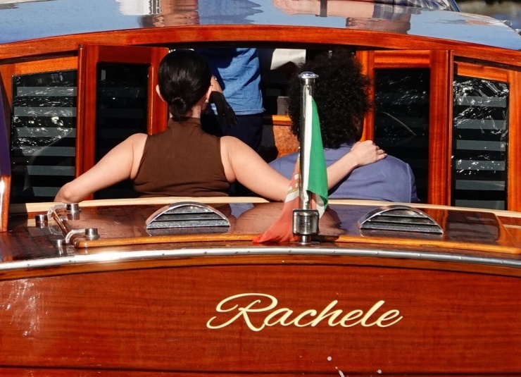 Selena Gomez và chồng du ngoạn Venice - 6