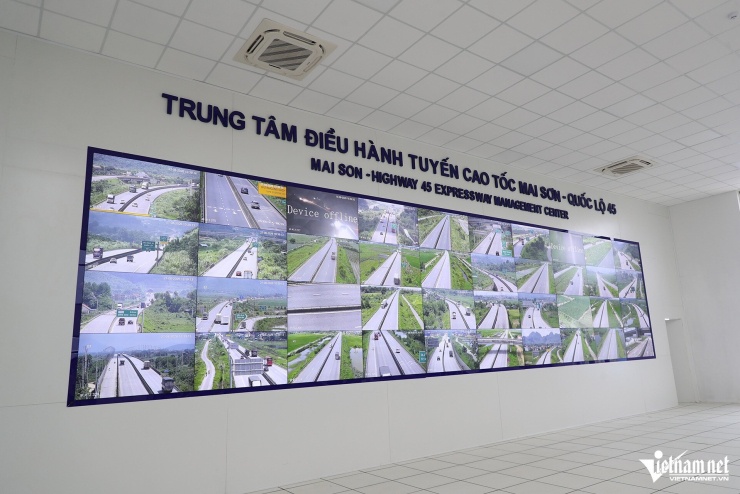 Hình ảnh tài xế không giữ khoảng cách được camera trên tuyến ghi lại. Ảnh: Đình Hiếu