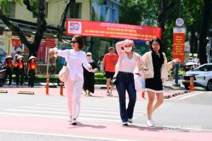 Nắng nóng diện rộng bao phủ miền Bắc, miền Trung