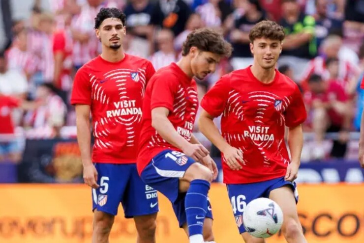 Julian Alvarez bị CĐV Atletico la ó