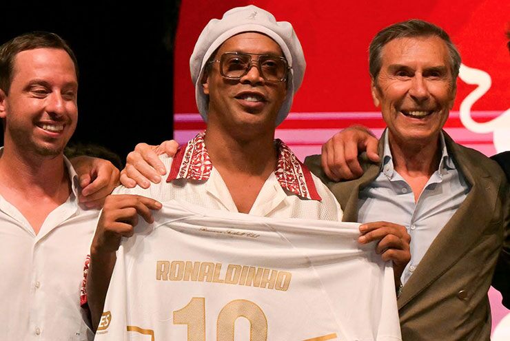 Ronaldinho ra mắt Ravenna