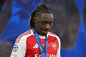 Arsenal thua chung kết Cúp C1: “Tội đồ” Eze bị chỉ trích, sao PSG mỉa mai