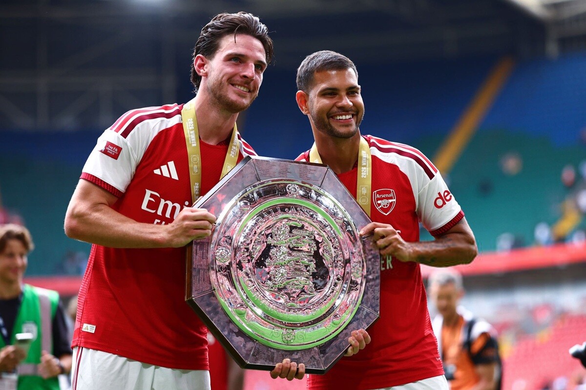 Danh hiệu đầu tiên của Bruno Guimaraes trong màu áo Arsenal. Tiền vệ người Brazil cho thấy anh đã đưa ra quyết định đúng đắn.