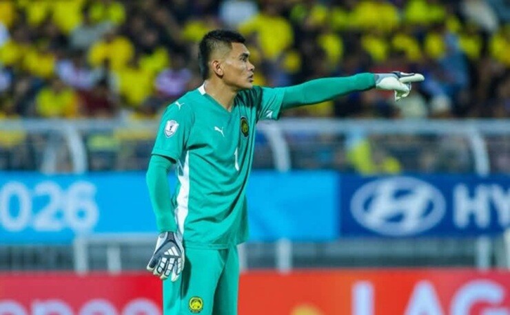 Thủ môn Azri gạt bỏ những khó khăn