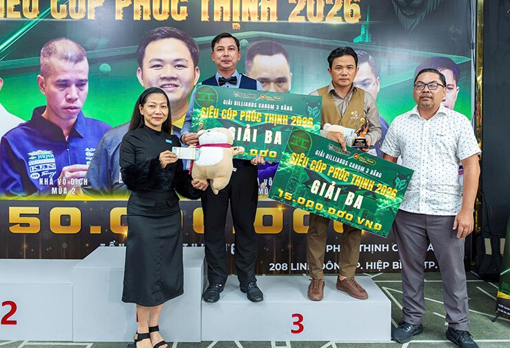 Trao thưởng cho 2 cơ thủ giành hạng 3