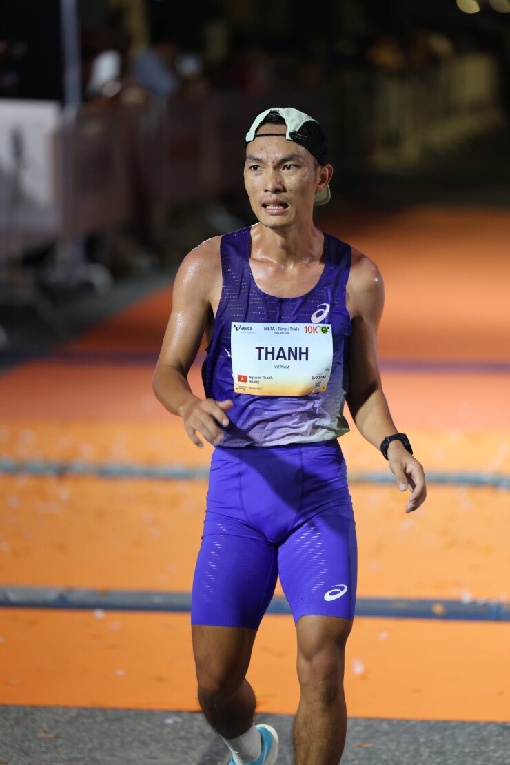 Nguyên Thanh cán đích thứ tư nhóm chuyên nghiệp với kỷ lục cá nhân 31 phút 30 giây