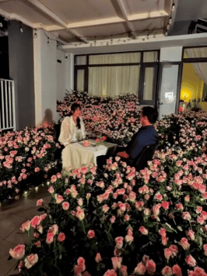 Cuộc sống sang chảnh của người đẹp showbiz Việt vừa được tình trẻ kém 11 tuổi tặng 6.863 bông hồng dịp sinh nhật - 5