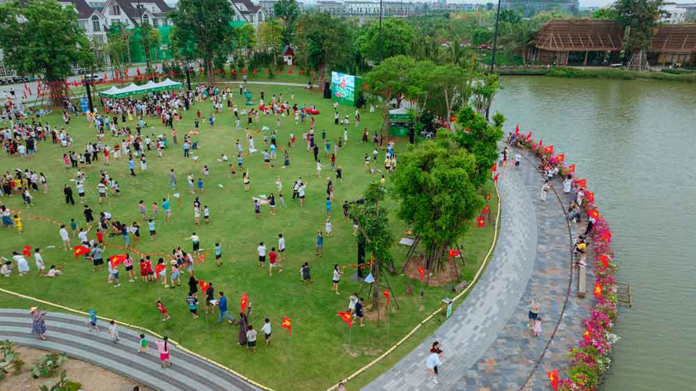Công viên Hồ Thiên Nga rộng 10ha trở thành lựa chọn vui chơi, thư giãn của cư dân, du khách.