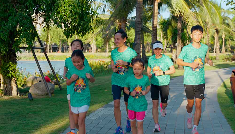 Gia đình anh Hoàng Xuân Định thỏa mãn đam mê thể thao khi về sống tại Eco Central Park.
