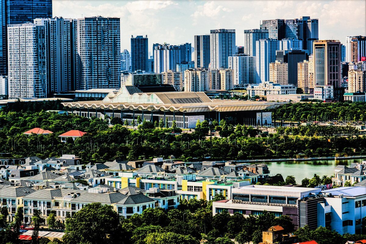 Đô thị hóa mở rộng không gian sống, nhưng cũng đặt ra bài toán gìn giữ bản sắc cộng đồng. (Ảnh minh họa)