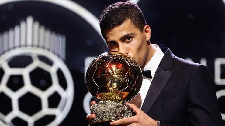 Rodri đã giành những danh hiệu cao quý cùng Man City