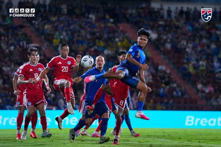 Thái Lan hú vía vào chung kết AFF Cup