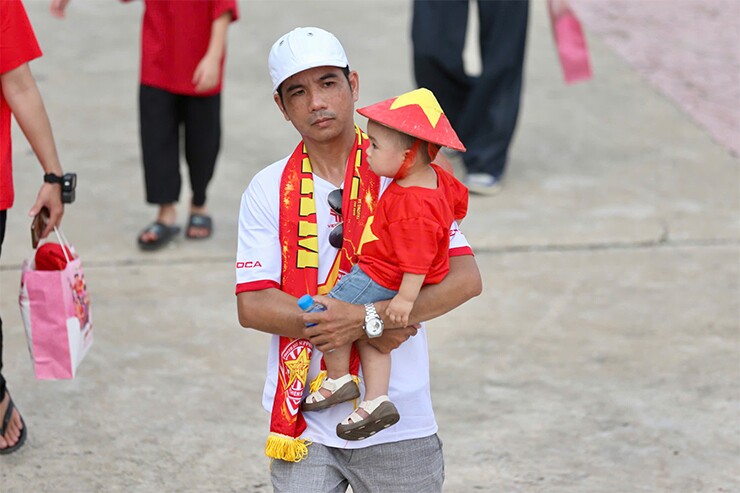 Trực tiếp CĐV phủ đỏ Mỹ Đình, “tiếp lửa” thầy trò Kim Sang Sik đấu Thái Lan - 6