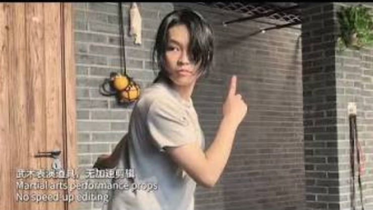 Chương Khả Di tung tuyệt kỹ phóng dao, khiến người xem ngỡ nữ hiệp Kim Dung bước ra đời thực