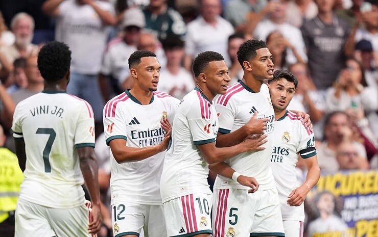 Real Madrid thắng đậm&nbsp;Malaga