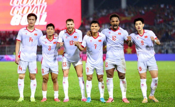 Chiến thắng 2-0 cùng chuyến "tàu lượn" cảm xúc trên sân Kuala Lumpur giúp ĐT Việt Nam đặt một chân vào chung kết 