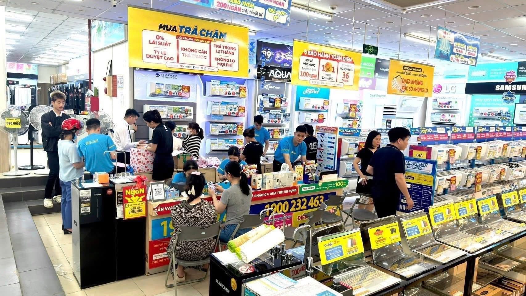 Mức giảm hấp dẫn cho nhiều nhóm sản phẩm tạo điều kiện thuận lợi để người tiêu dùng mua sắm các thiết bị điện máy, gia dụng chất lượng với chi phí tiết kiệm