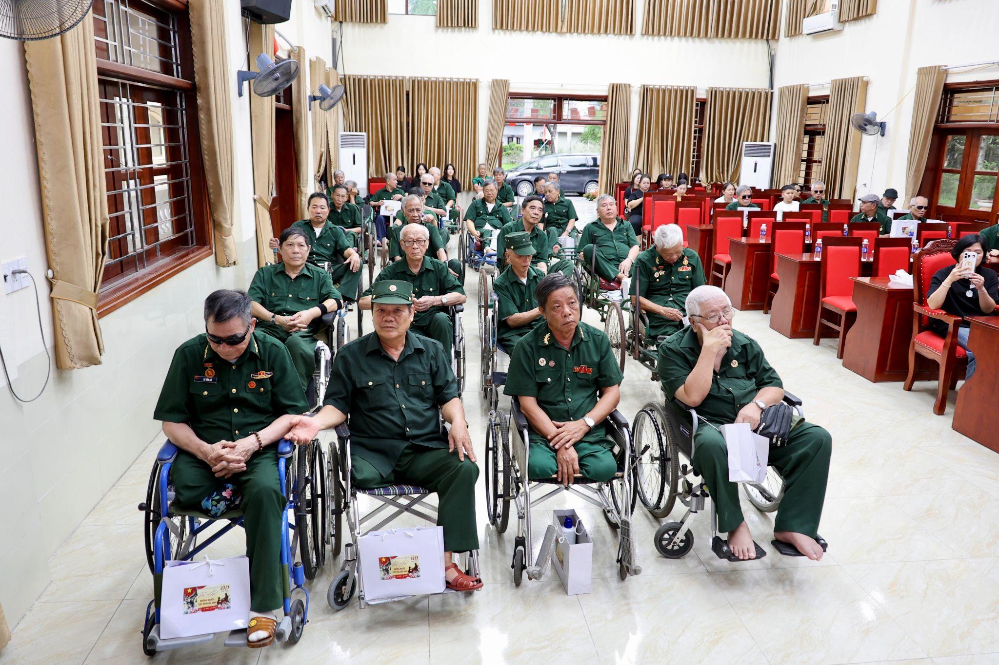 Cộng đồng người hâm mộ nghệ sĩ SOOBIN trao 48 triệu đồng và 48 phần quà tri ân ngày 27/7 - 3