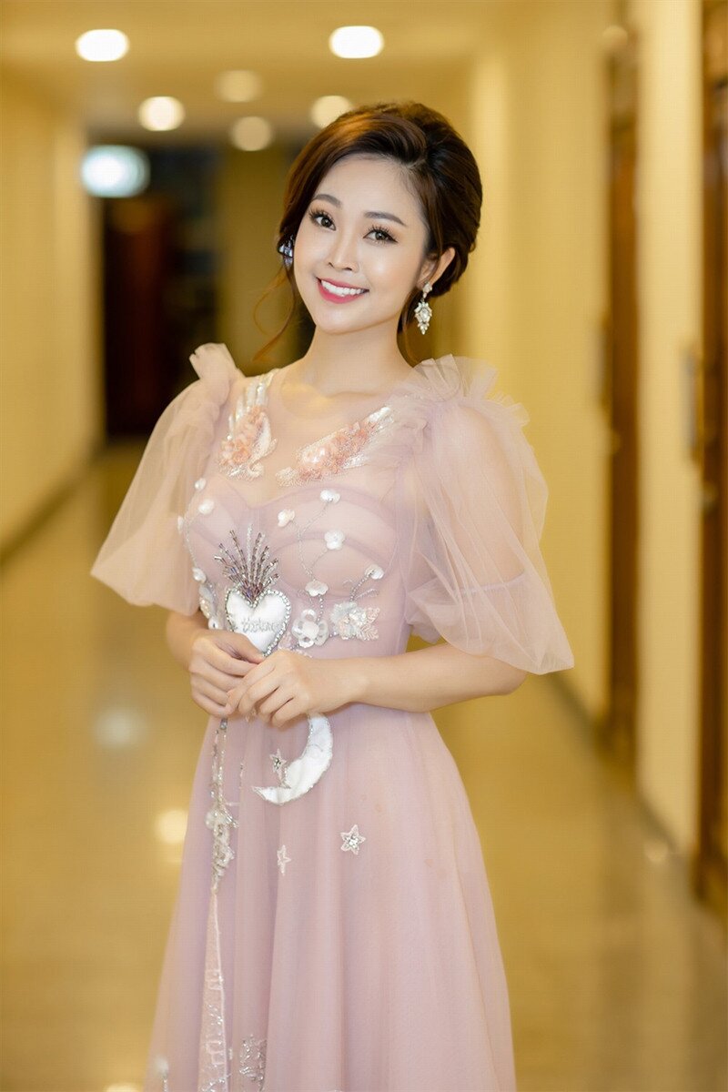 MC Thùy Linh