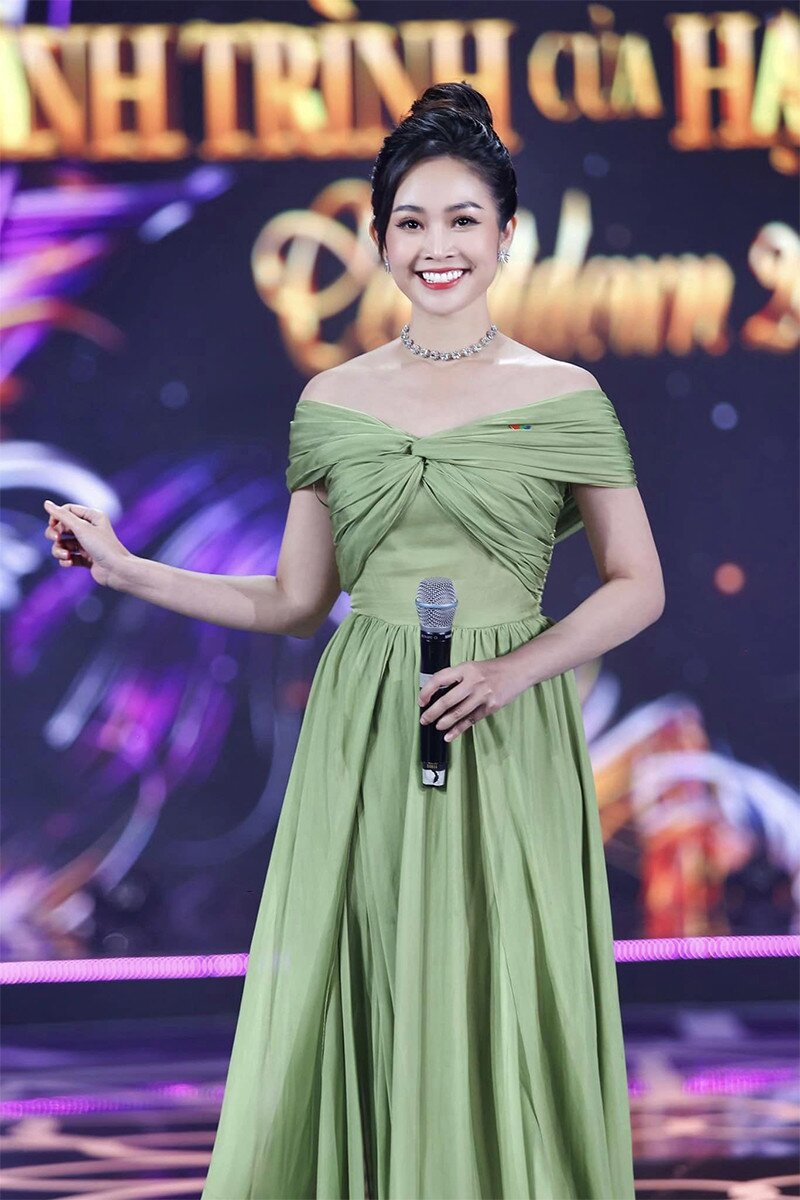 MC Thùy Linh