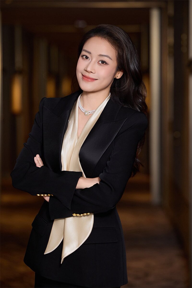 MC Phí Nguyễn Thùy Linh