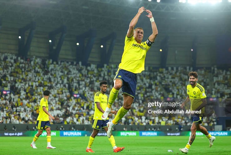 Ronaldo ăn mừng bàn thắng