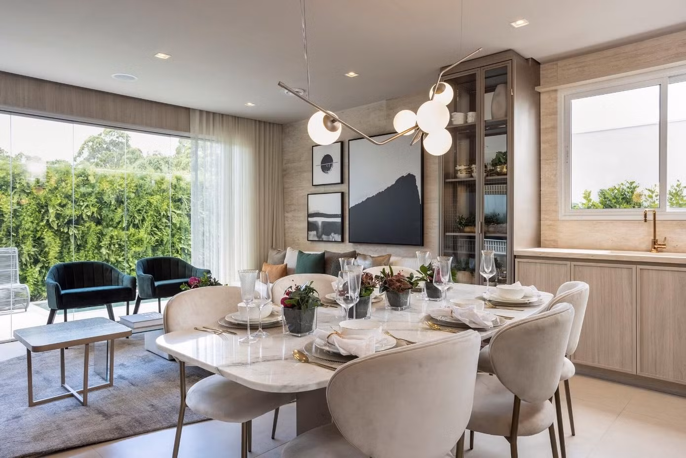 Ngôi nhà 200m2 với lưới gỗ truyền thống tạo dấu ấn riêng - 2
