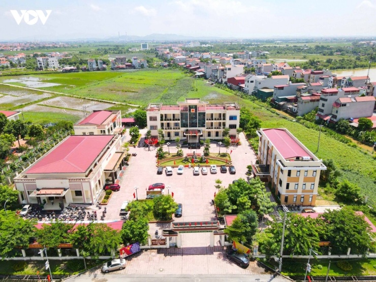 Phường Nhân Thắng được thành lập trên cơ sở nguyên trạng xã Nhân Thắng. Theo các quy hoạch được phê duyệt, khu vực trung tâm Nhân Thắng tập trung các công trình hành chính, văn hóa, thể dục thể thao, dịch vụ công cộng; đồng thời phát triển các khu thương mại - dịch vụ và khu dân cư đô thị mới, đáp ứng nhu cầu gia tăng dân cư và phát triển công nghiệp trong tương lai.