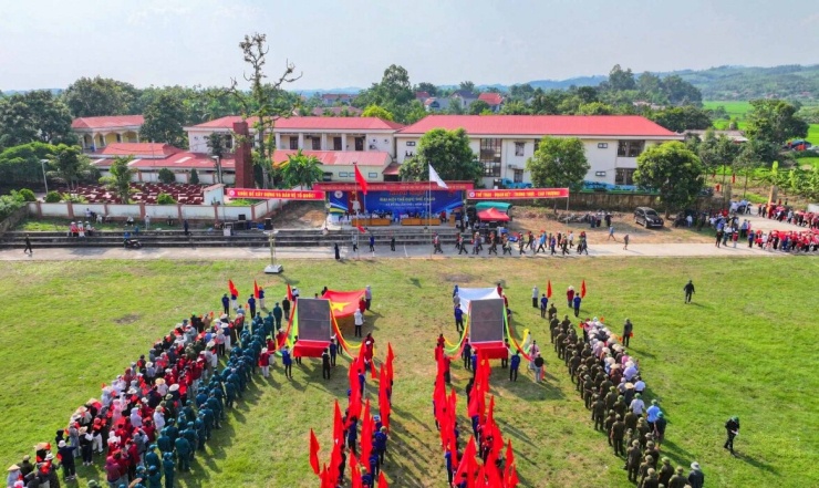 Phường Bố Hạ được thành lập trên cơ sở sắp xếp xã Bố Hạ, có diện tích tự nhiên 41,24 km², quy mô dân số hơn 28.000 người. Địa phương có lợi thế nổi bật về kết nối giao thông thông đa dạng tạo điều kiện thuận lợi để phường Bố Hạ kết nối với các khu công nghiệp, trung tâm đô thị và các địa phương trong khu vực trung du, miền núi phía Bắc cũng như vùng đồng bằng Bắc Bộ, qua đó mở rộng không gian phát triển kinh tế - xã hội.