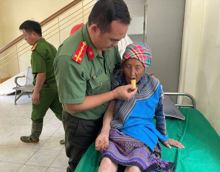Bà Cháng Sao Ly được chăm sóc tại cơ sở y tế. Ảnh: Quỳnh Trang. 