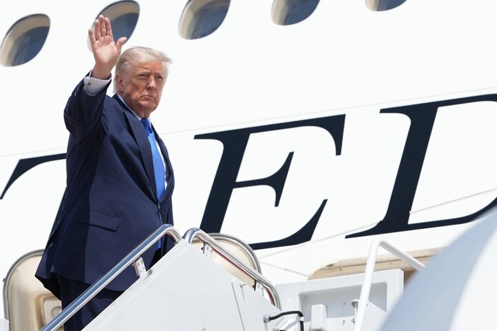 Ông Trump tuyên bố 'giáng đòn mạnh' vào Iran sau vụ tập kích căn cứ Mỹ - 1
