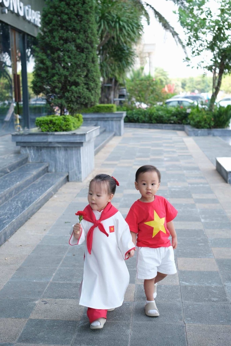 Phương Oanh tận hưởng kỳ nghỉ lễ bên cặp song sinh - 3