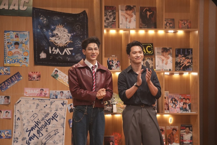 Isaac trong chương trình "Vũ trụ Fandom". 