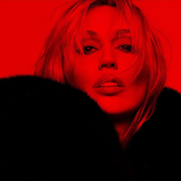 Miley Cyrus đăng ảnh chân dung kèm thông báo nghệ danh mới.