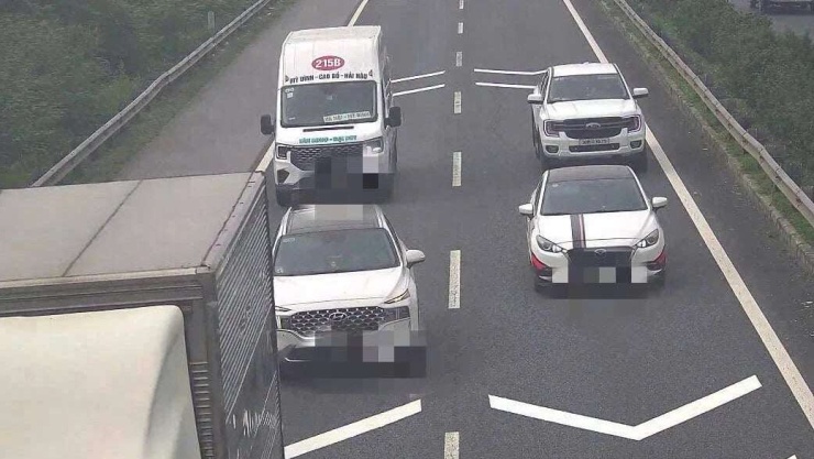 Các phương tiện đi trên cao tốc. Ảnh: Cục CSGT