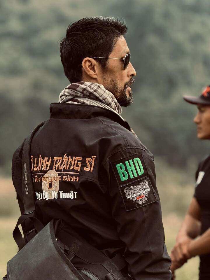 Johnny Trí Nguyễn đảm nhận vai trò đạo diễn hành động của phim.