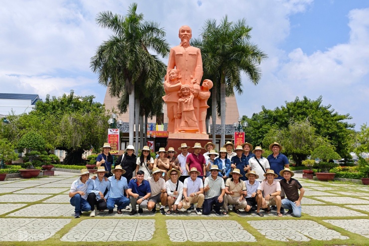 Khu di tích Dục Thanh là một trong những điểm tham quan thu hút du khách tại xứ biển Phan Thiết. Dịp cuối tuần và nghỉ lễ, nhiều du khách ghé thăm, tìm hiểu lịch sử ngôi trường. Theo thống kê, 8 tháng qua, khu di tích đã đón gần 1.600 đoàn khách với khoảng 117.000 lượt khách đến tham quan. Dịp này, tại đây diễn ra cuộc triển lãm ảnh chuyên đề Chủ tịch Hồ Chí Minh với hành trình thực hiện khát vọng độc lập, tự do cho dân tộc, với gần 100 hình ảnh, tư liệu về sự lãnh đạo của Đảng và Chủ tịch Hồ Chí Minh trong cuộc Cách mạng tháng Tám 1945, những mốc son lịch sử từ chiến thắng Điện Biên Phủ 1954 đến chiến dịch Hồ Chí Minh 1975.