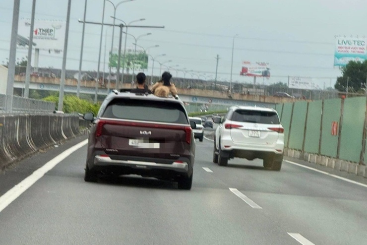 Nữ tài xế bị phạt gần 6 triệu đồng vì cho trẻ 'hóng gió' trên cao tốc. Ảnh: H.P
