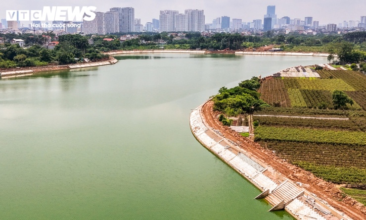 Hồ điều hòa Thụy Phương 2 được đầu tư khoảng 717 tỷ đồng, hướng tới tăng khả năng trữ và điều tiết nước cho khu vực phía Tây Bắc thành phố, đồng thời bổ sung không gian cảnh quan.