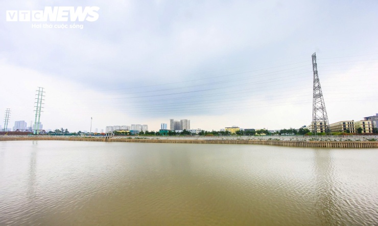 Tại khu vực phía Tây Nam, hồ Yên Nghĩa 1 có diện tích khoảng 20ha, tổng mức đầu tư 858 tỷ đồng, được thiết kế sâu khoảng 4m. Công trình có hệ thống bờ kè dài khoảng 2,5km và cống điều tiết kết nối với kênh La Khê.