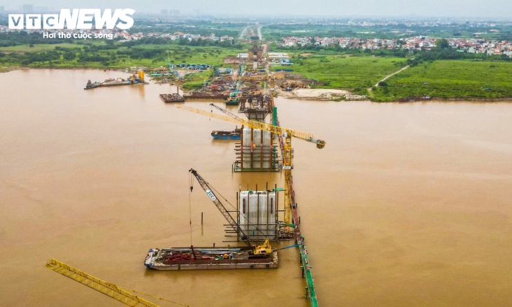 Dự án dự kiến hoàn thành vào quý II/2027. Khi đưa vào khai thác, cầu Hồng Hà được kỳ vọng góp phần hoàn thiện mạng lưới giao thông liên vùng khu vực phía Bắc Hà Nội, đồng thời giảm tải cho các cây cầu hiện hữu như cầu Thanh Trì, cầu Vĩnh Tuy và cầu Thăng Long.