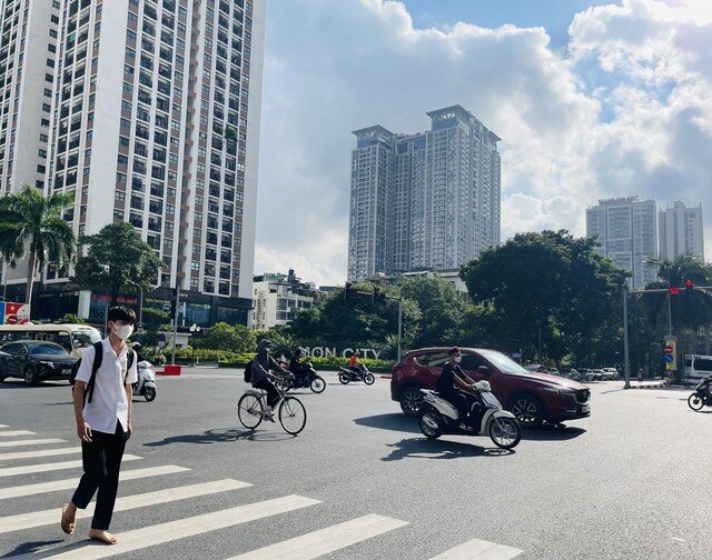 Theo dự báo thời tiết, Thủ đô Hà Nội có mức nhiệt cao trong ngày hôm nay. Ảnh: T.H
