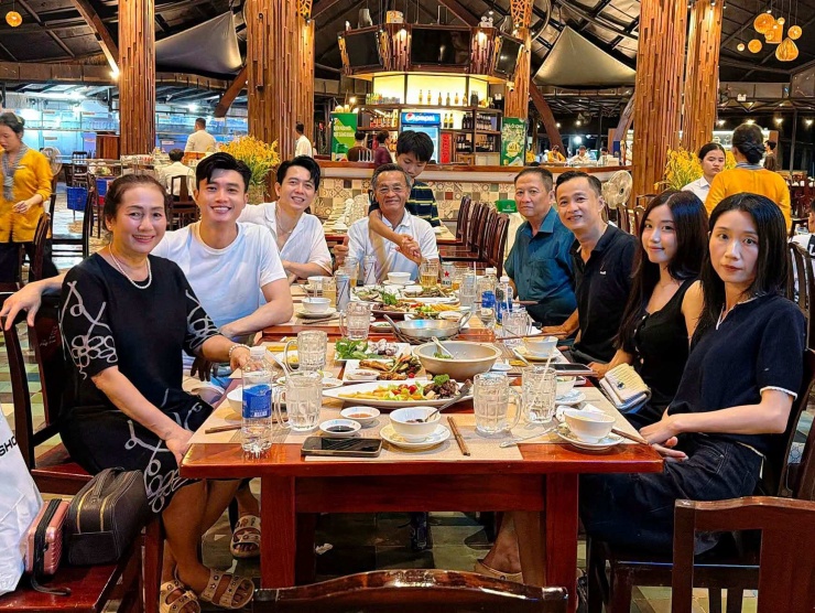 Ảnh sao 3/9: Hoa hậu Mai Phương Thúy mong có người yêu - 7