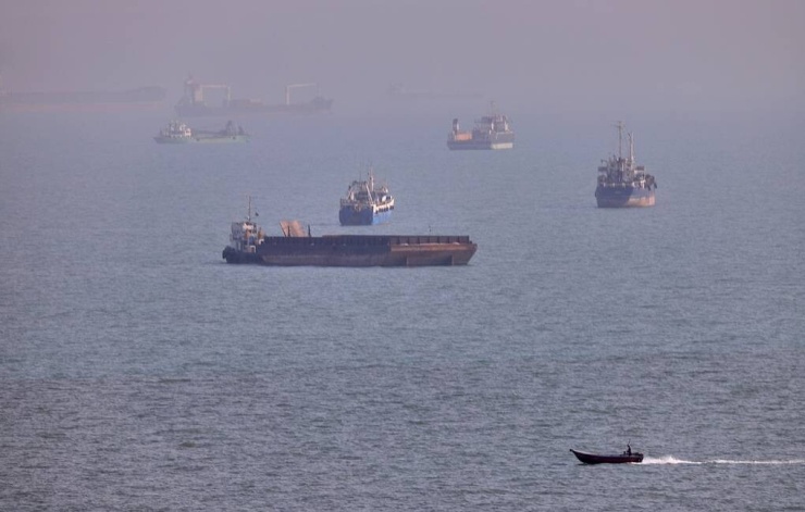 Oman bác đề xuất cùng Iran thu phí tại eo biển Hormuz - 1