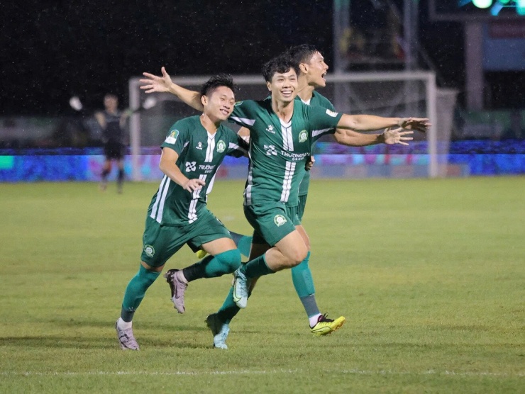 Công Phượng trở lại V-League. 