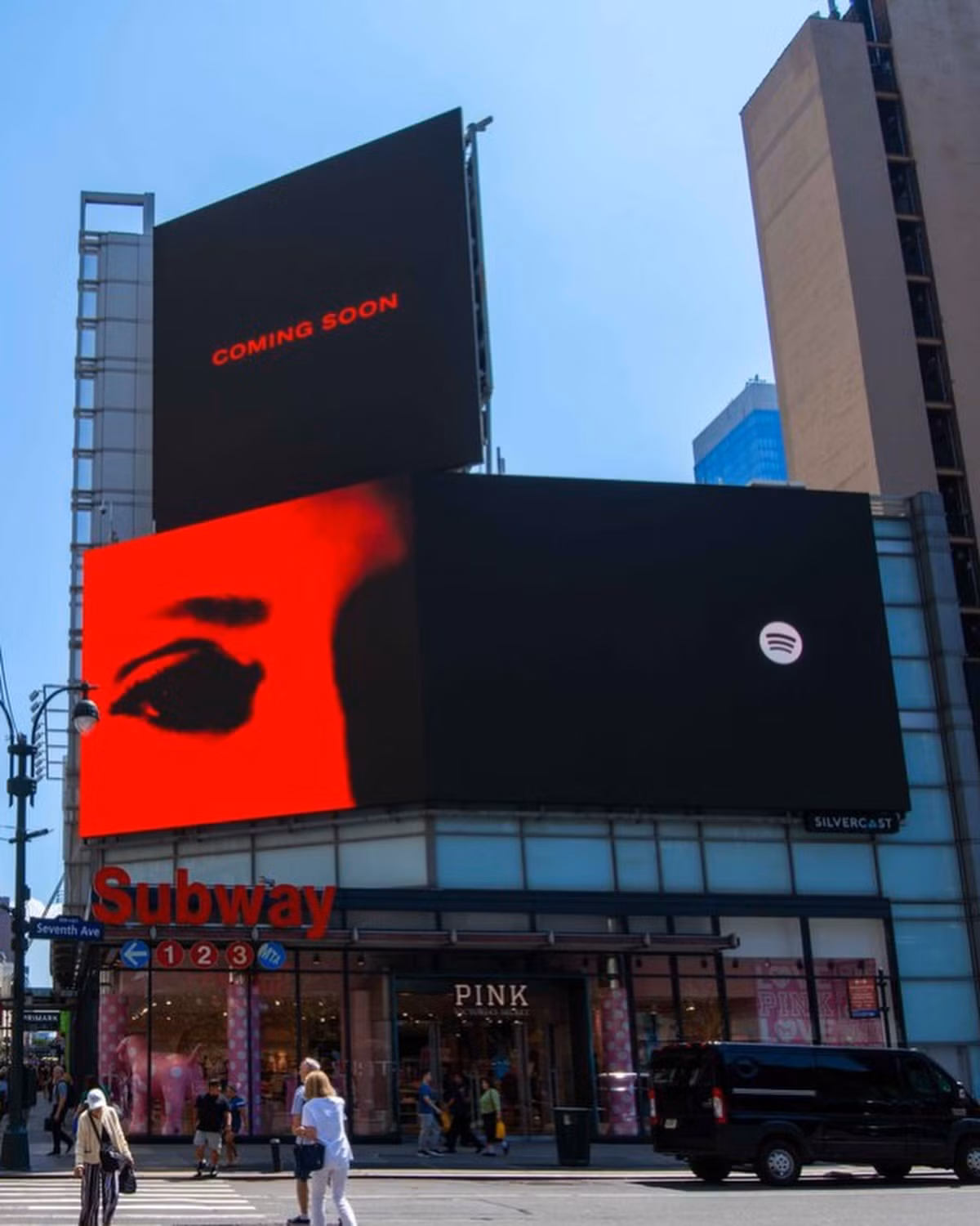 Một biển quảng cáo album mới của Miley tại New York.