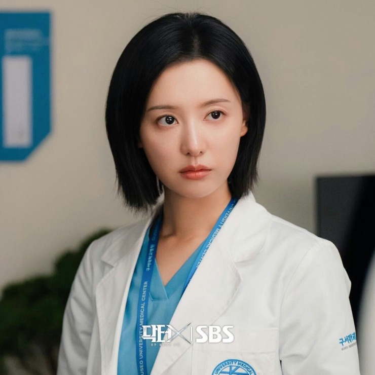 Kim Ji Won gây sốc với diện mạo mới sau “Nữ hoàng nước mắt” - 2