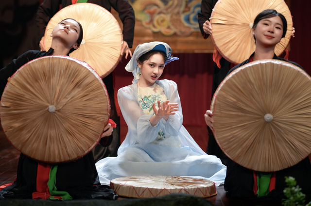 Tạo hình gây chú ý của Bảo Anh trong MV.