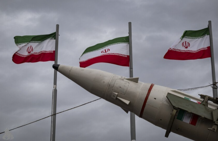 Iran tuyên bố thay đổi chiến lược đáng sợ trước các mối đe dọa từ Mỹ và Israel - 1
